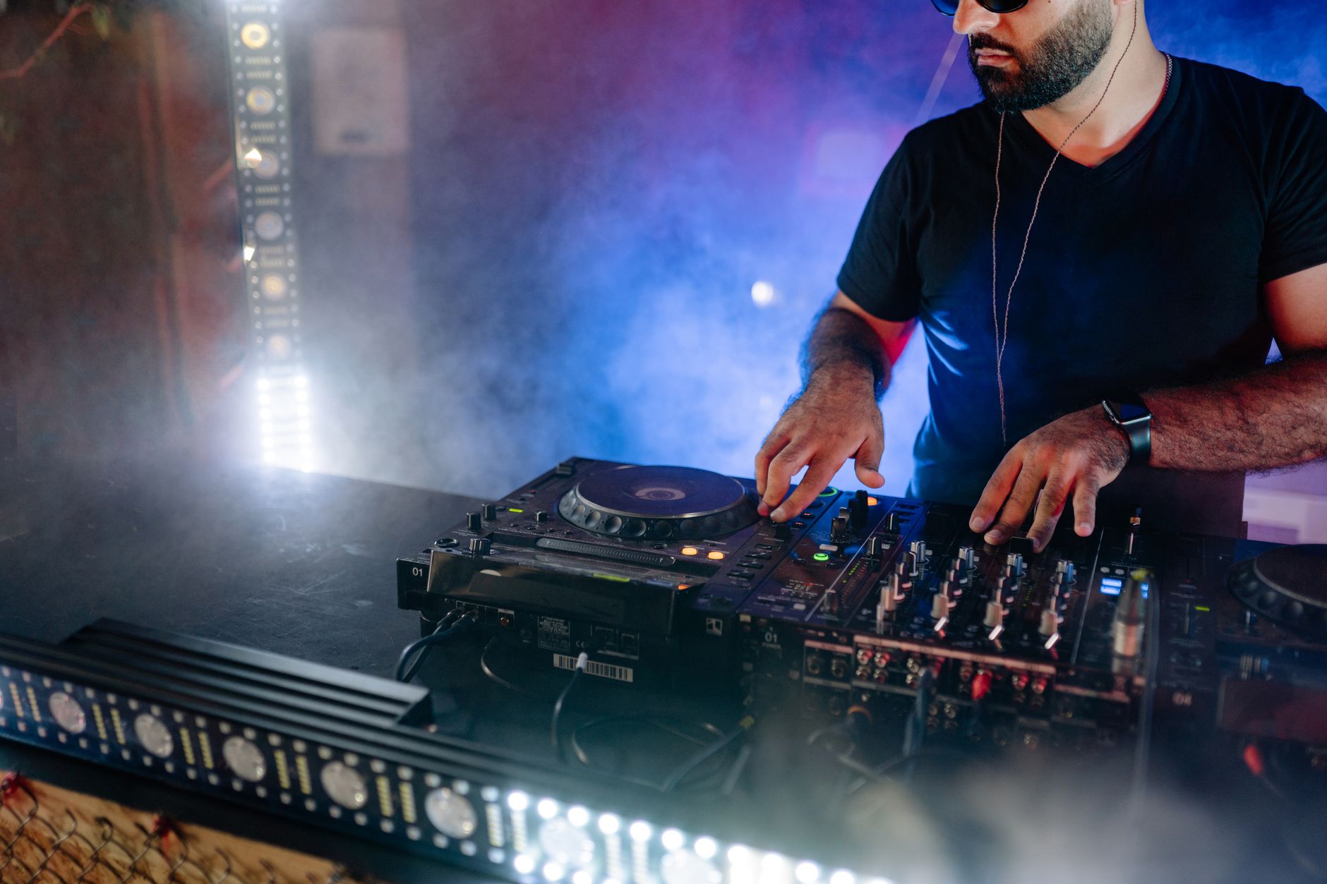 DJ in svetlobni komplet